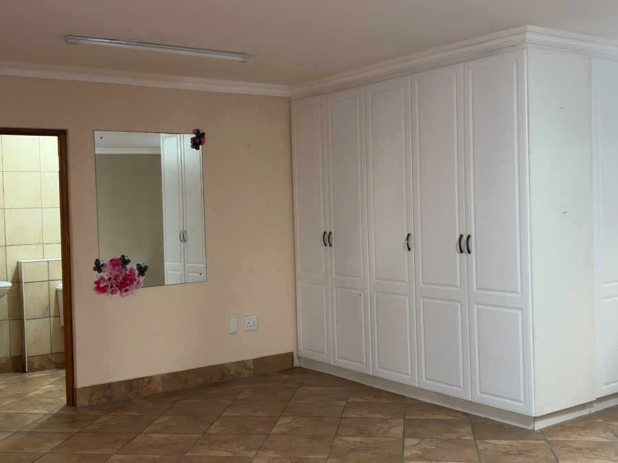 6 Bedroom Property for Sale in West Bank Eastern Cape